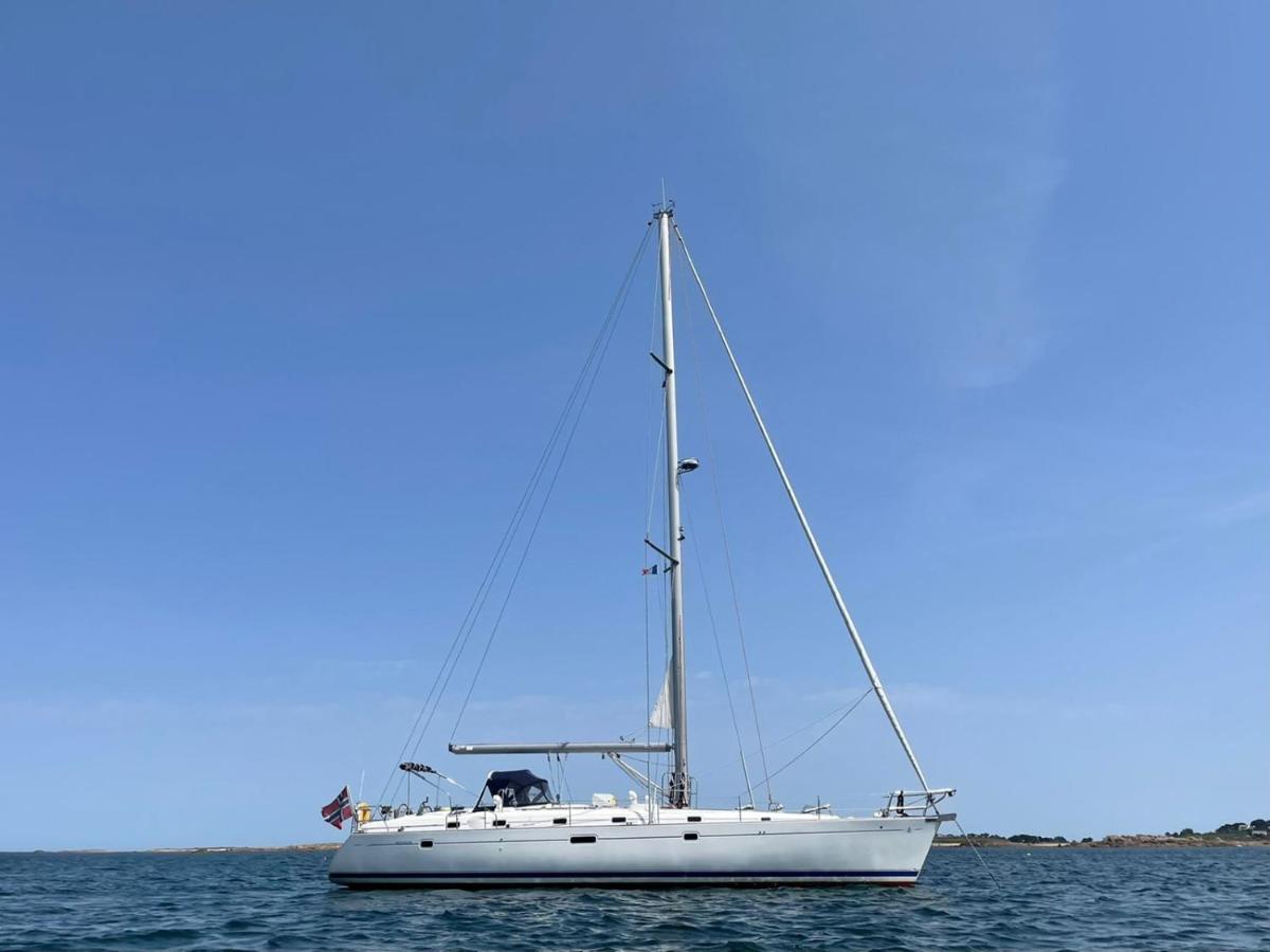 Beautiful And Comfortable Sailboat With Secure Parking Available Båter *