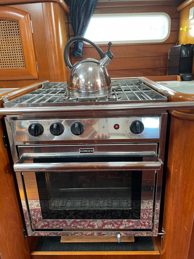 Bådhotel Beautiful And Comfortable Sailboat With Secure Parking Available